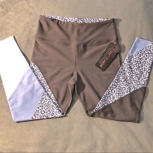 NWT Betsy Johnson Performance High Rise M Leggings